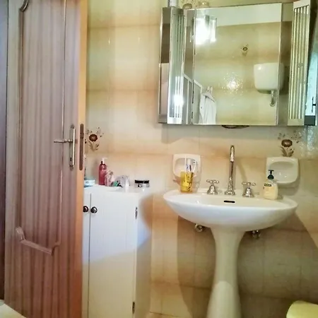 Fuer 6 Personen Mit Schwimmbad * Mosciano SantʼAngelo